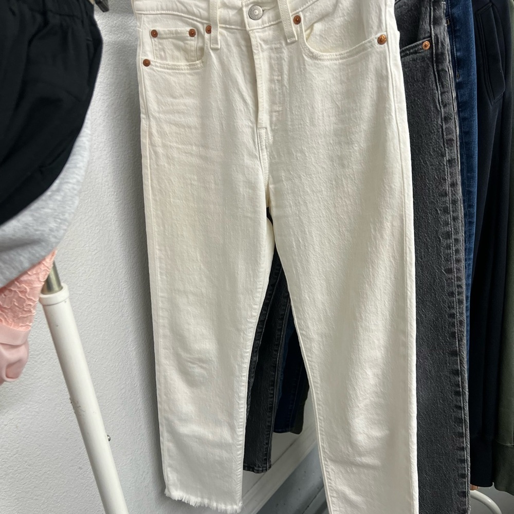 Levi's Women's Cream Straight Leg Jeans